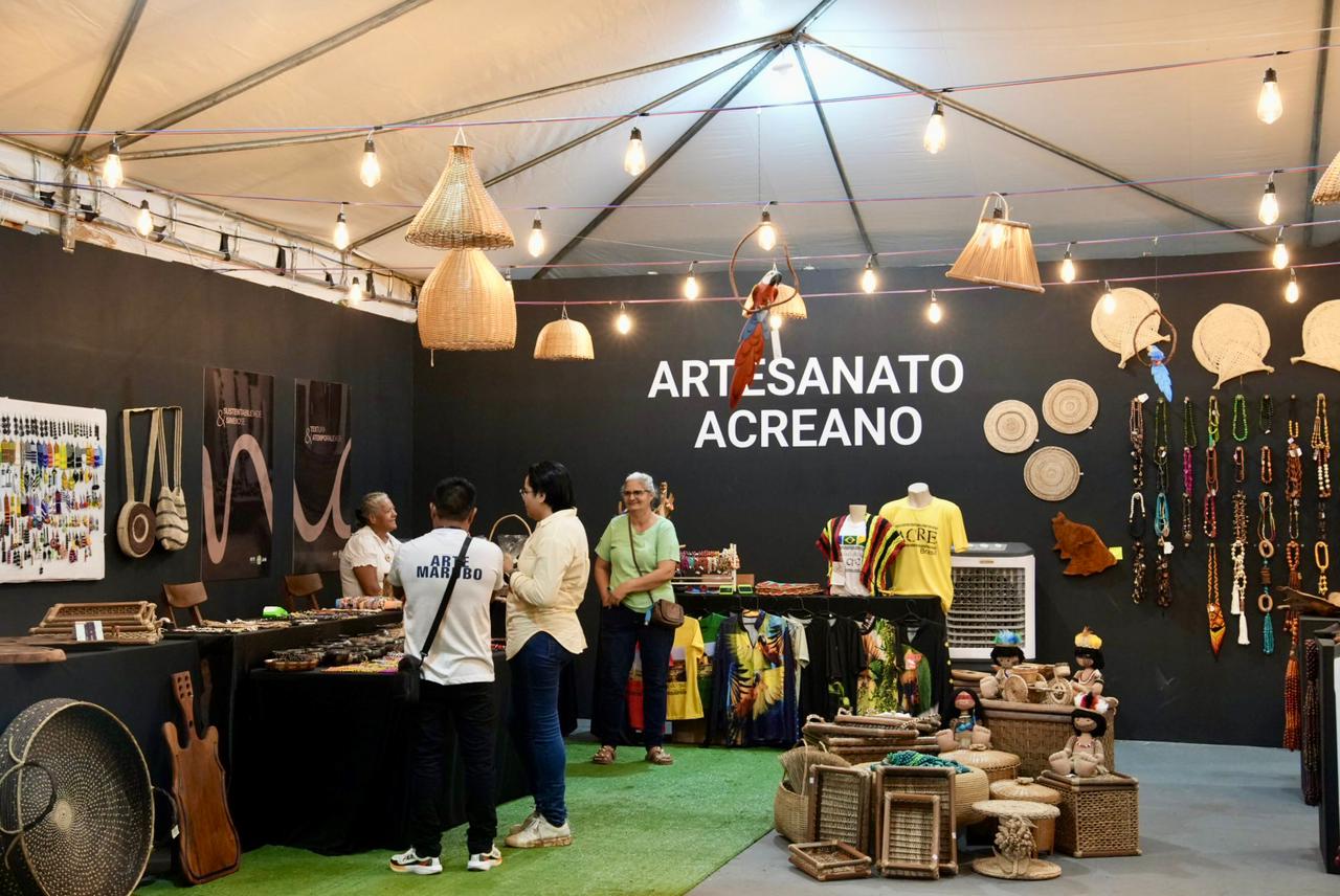 Veja as imagens da primeira noite da Expoacre Juruá 2026