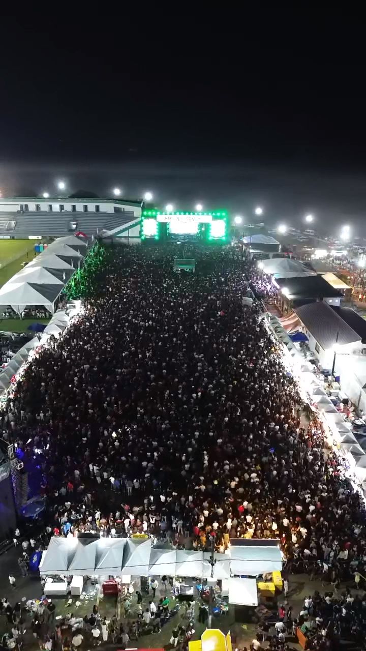 Natanzinho abre Expoacre Juruá e arrasta multidão: "Obrigado, Cruzeiro!"