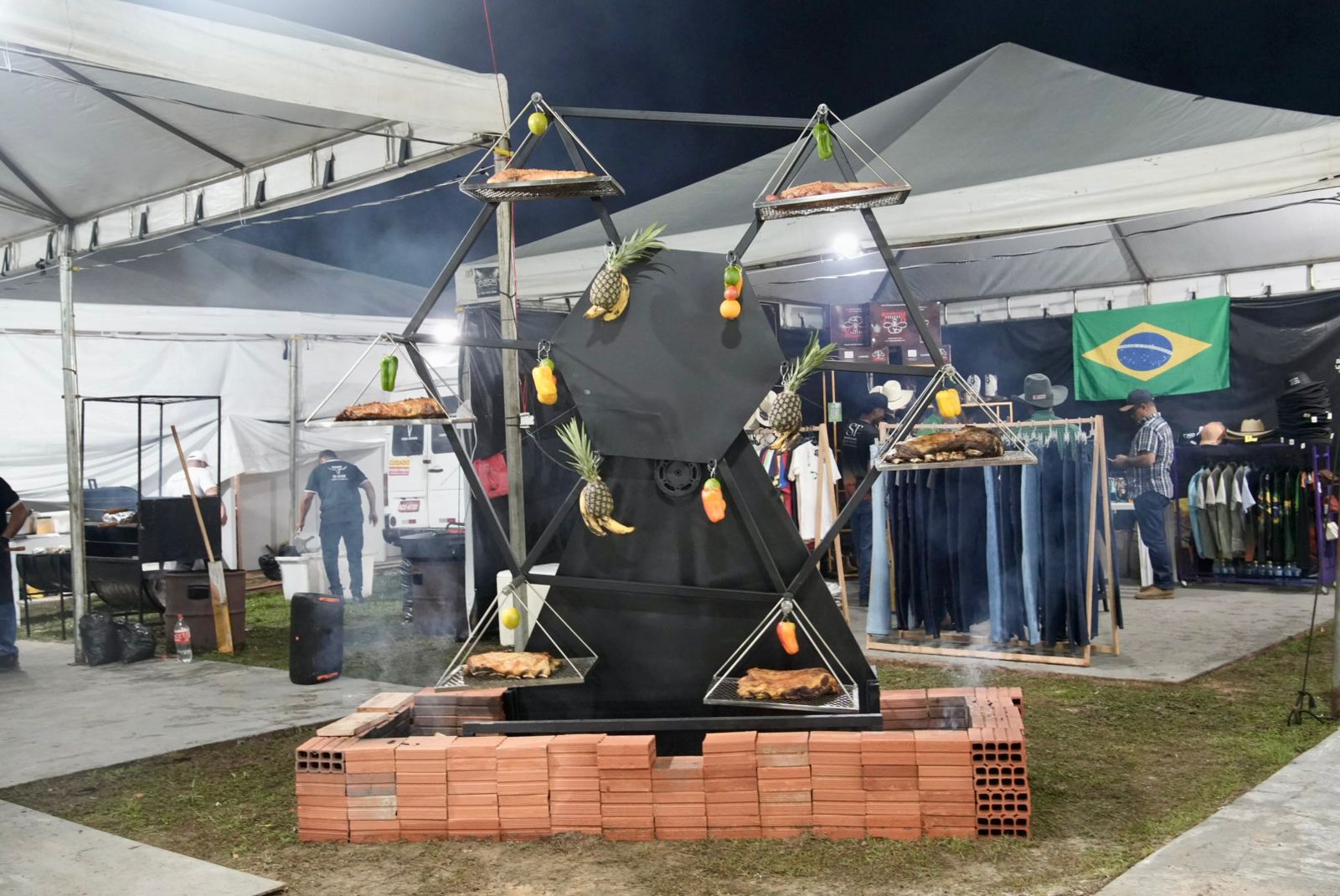 Veja as imagens da primeira noite da Expoacre Juruá 2026