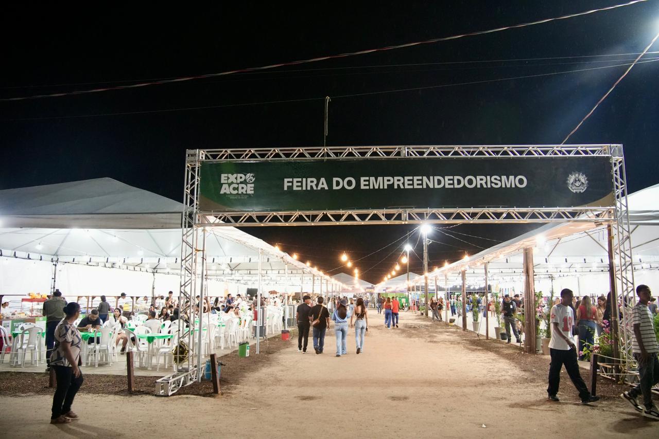 Confira os principais registros da 3ª noite da Expoacre Juruá Confira os principais registros da 3ª noite da Expoacre Juruá