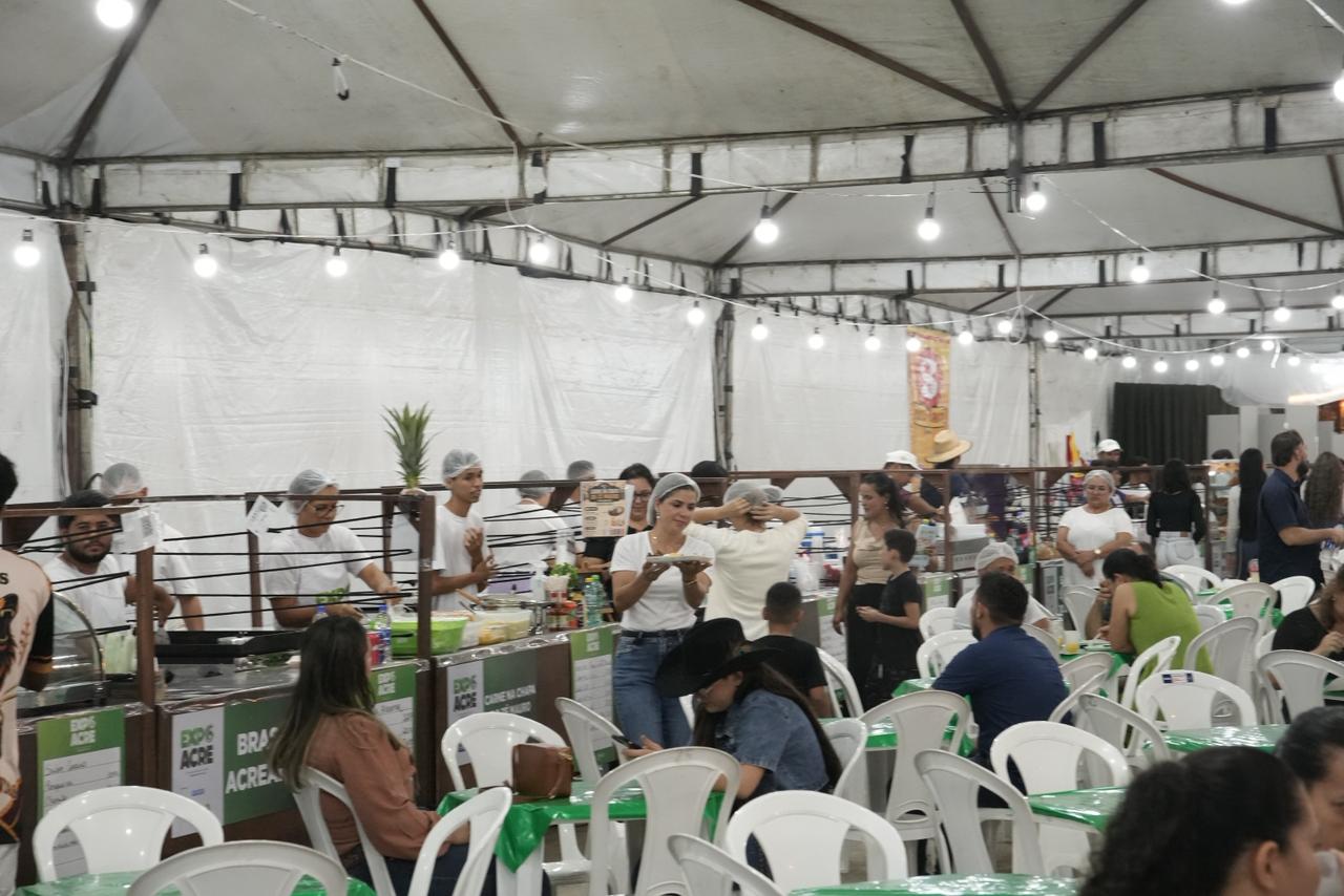 Confira os principais registros da 3ª noite da Expoacre Juruá Confira os principais registros da 3ª noite da Expoacre Juruá