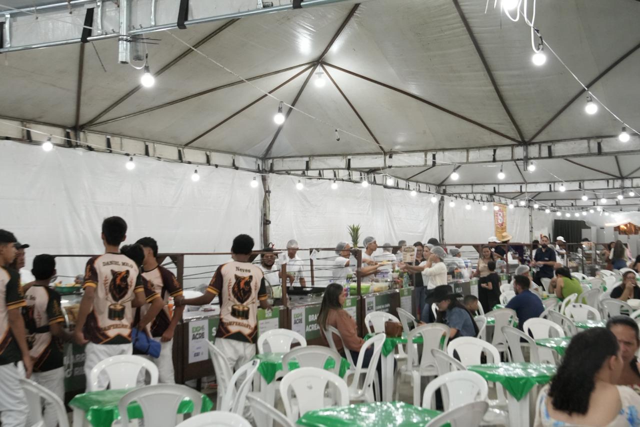 Confira os principais registros da 3ª noite da Expoacre Juruá Confira os principais registros da 3ª noite da Expoacre Juruá