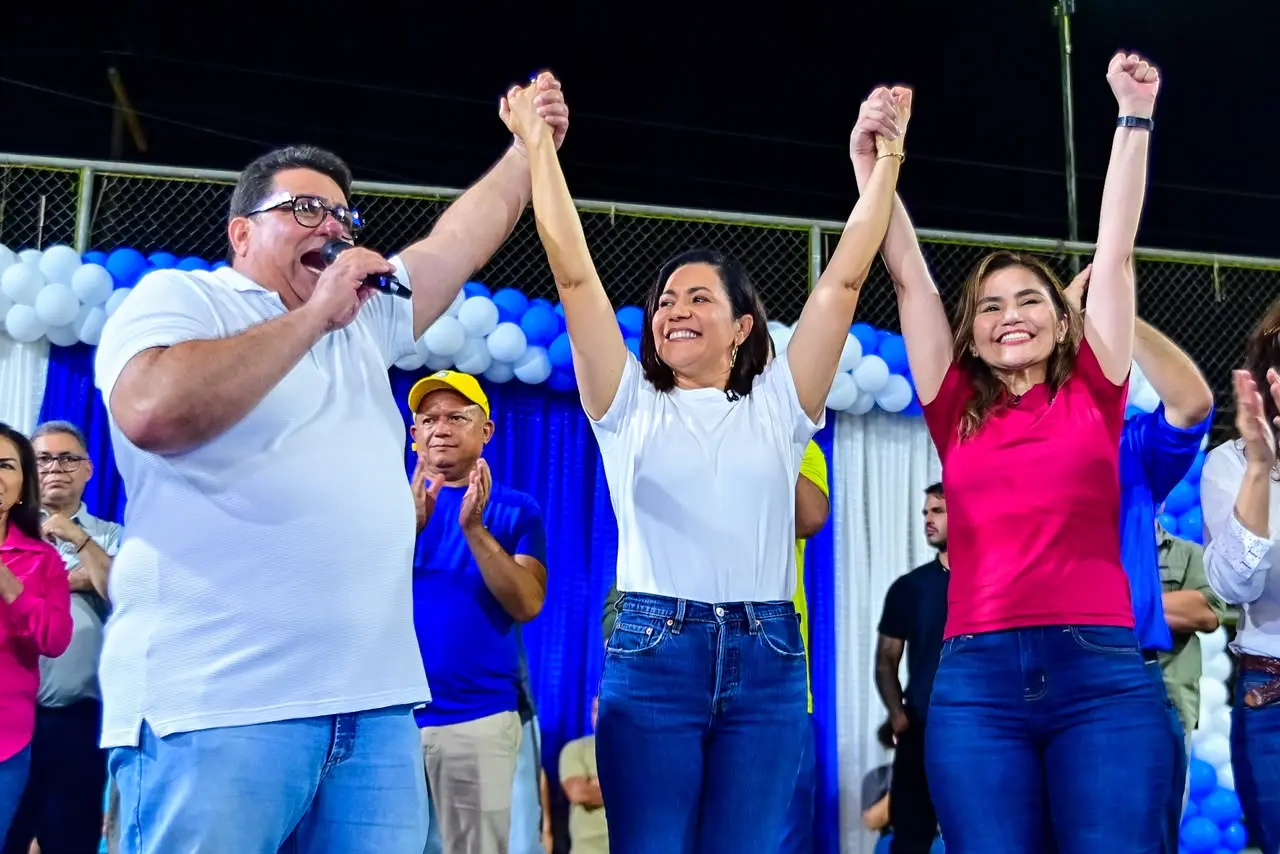 Mailza e Jéssica chegam de mãos dadas em primeira agenda de pré-campanha