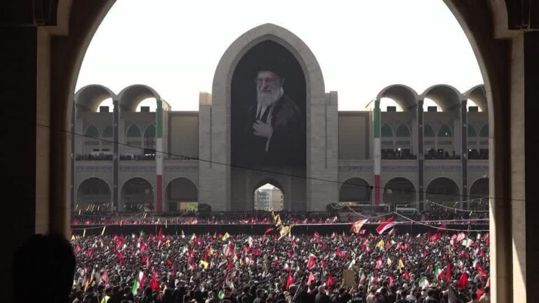 Funeral de Khamenei chega ao fim sob expectativa de aparição do novo líder