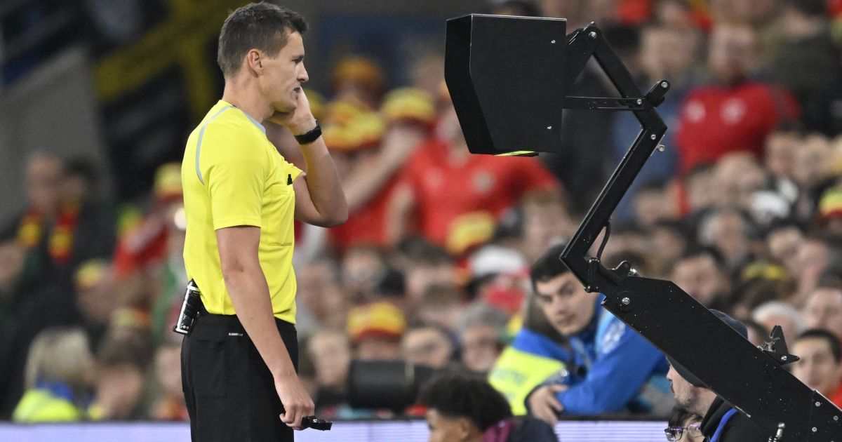VAR: Fifa adota medida inédita em França x Marrocos pelas quartas de final VAR: Fifa adota medida inédita em França x Marrocos pelas quartas de final