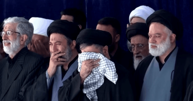 Quem são filhos de Khamenei que foram ao funeral do líder supremo do Irã?