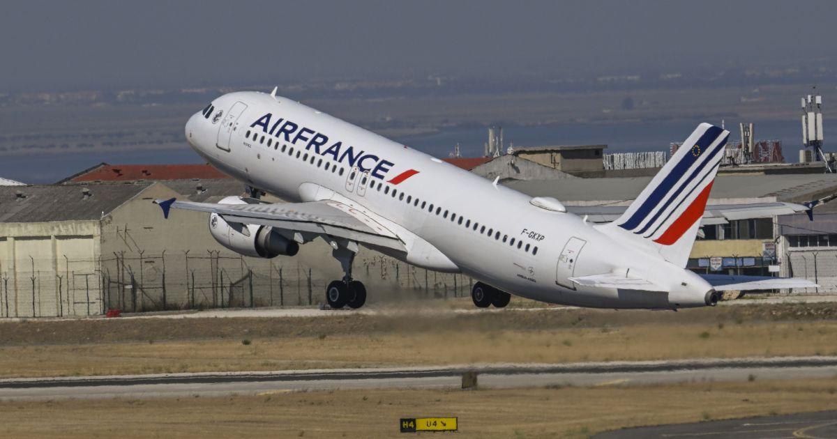 Air France é condenada a indenizar passageiros por poltrona não reclinável Air France é condenada a indenizar passageiros por poltrona não reclinável
