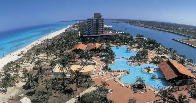 Hotéis de Cuba seguem vazios enquanto bloqueio dos EUA afugenta turistas