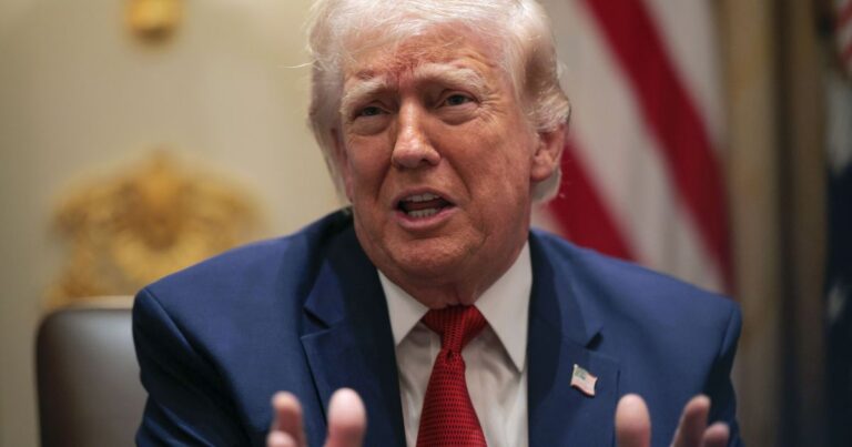 Trump diz que o Irã ligou pedindo um acordo após ataques dos EUA