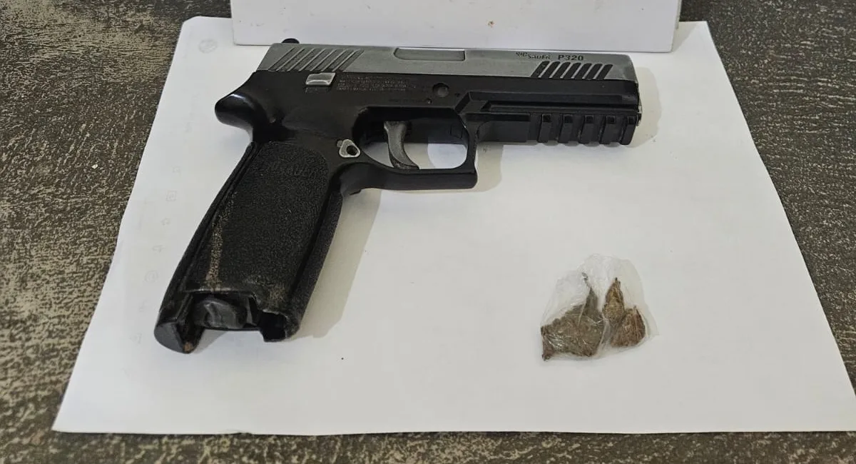 Polícia Militar apreende arma falsa e drogas no interior do Acre