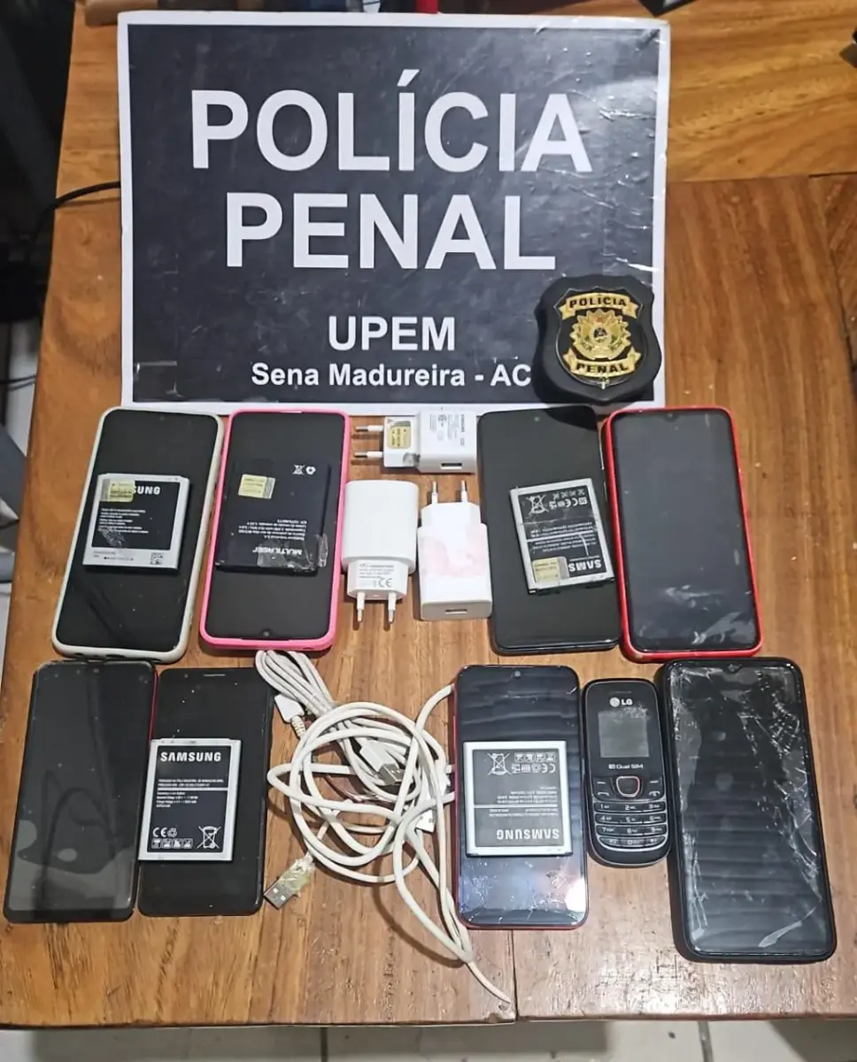Polícia Penal apreende celulares arremessados em presídio de Sena