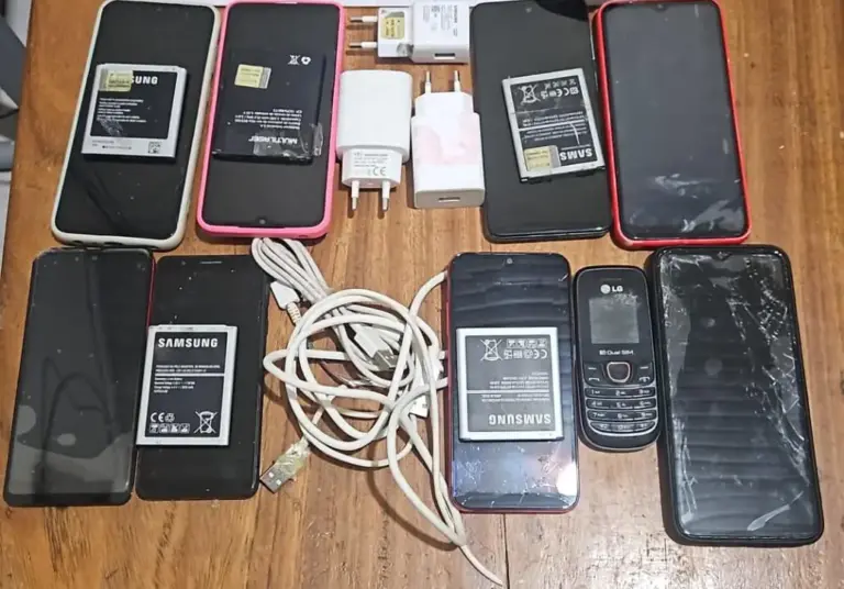 Polícia Penal apreende celulares arremessados em presídio de Sena