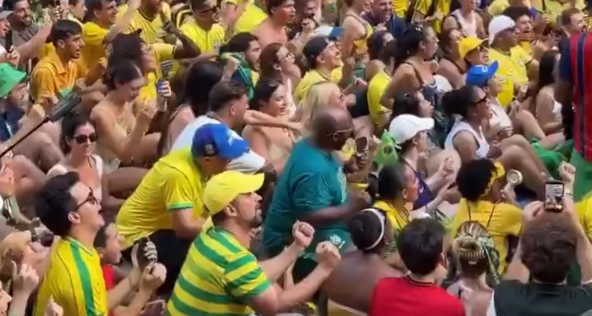 Copa do Mundo: brasileiros transformam remada viking em “créu” nos EUA Copa do Mundo: brasileiros transformam remada viking em “créu” nos EUA