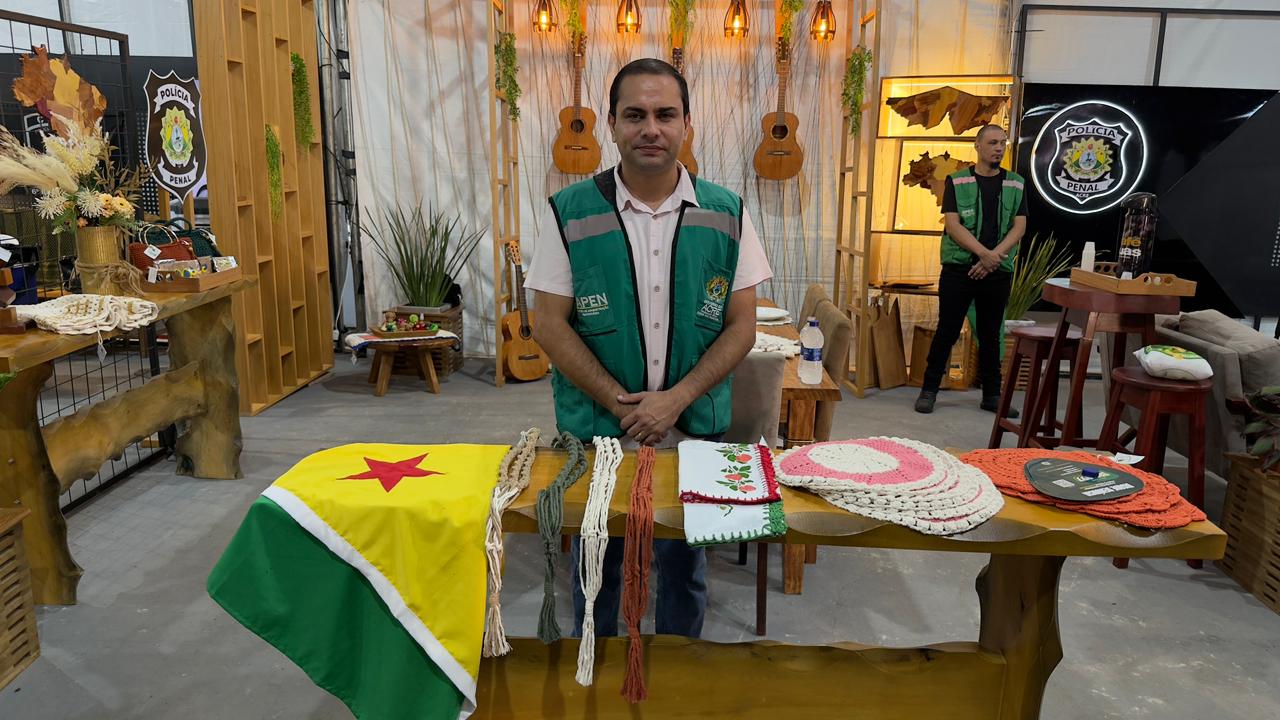 Iapen expõe produtos feitos por detentos na Expoacre Juruá André é diretor de reintegração social do Iapen