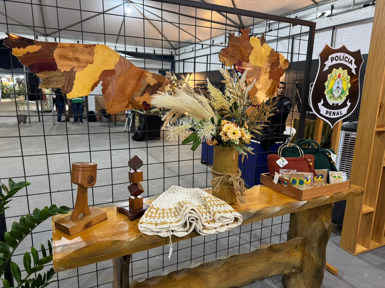 Iapen expõe produtos feitos por detentos na Expoacre Juruá Iapen expõe produtos feitos por detentos na Expoacre Juruá