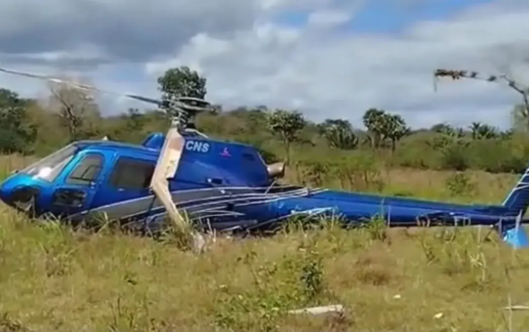 Idosa viraliza ao entrevistar repórter durante cobertura de pouso forçado de helicóptero