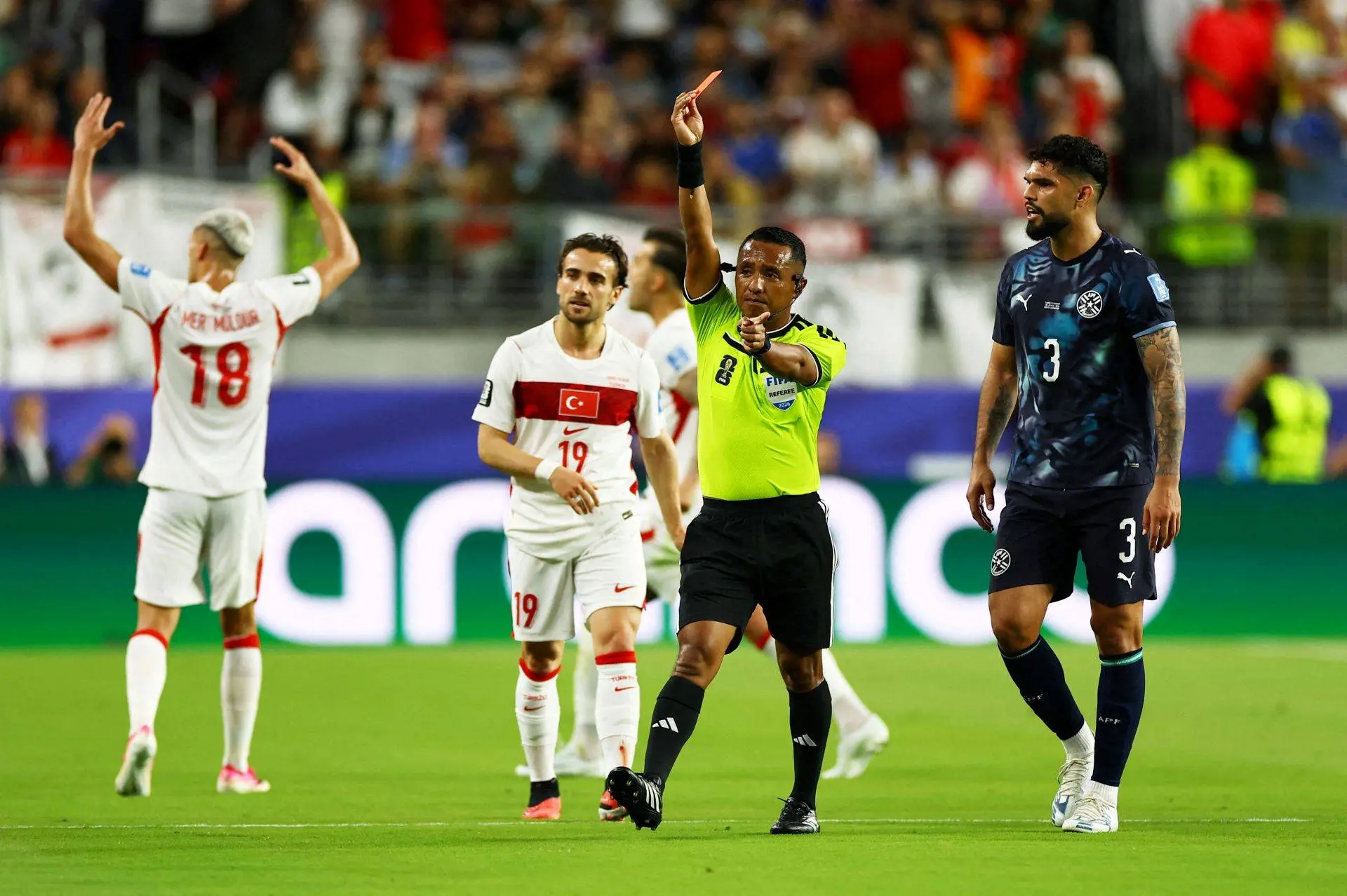 Juiz de El Salvador que aplicou ‘Lei Vini Jr.’ vai apitar semifinal França x Espanha