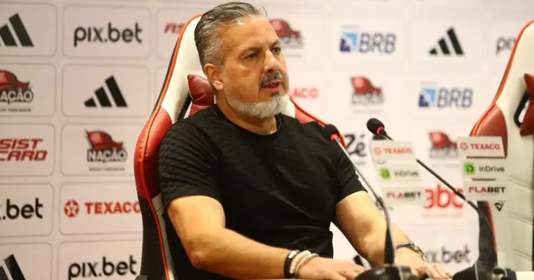 Boto diz que Flamengo negocia três reforços, mas impõe limite nos gastos