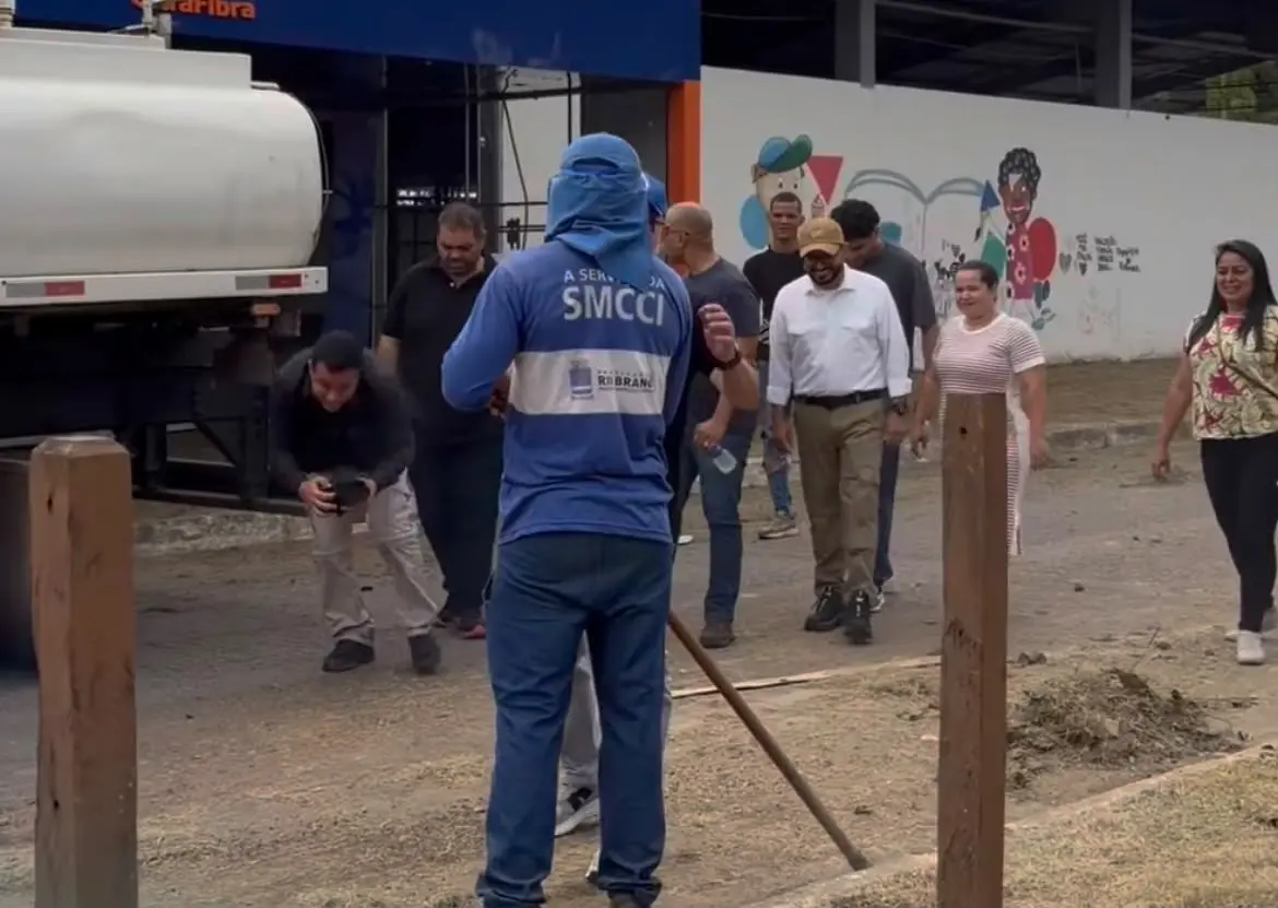 Prefeitura mobiliza 300 trabalhadores em mutirão de limpeza no Parque de Exposições Prefeitura mobiliza 300 trabalhadores em mutirão de limpeza no Parque de Exposições