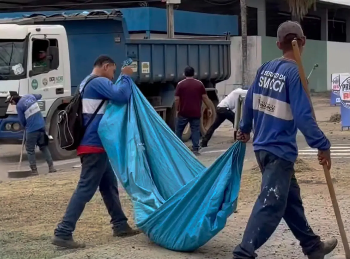 Prefeitura mobiliza 300 trabalhadores em mutirão de limpeza no Parque de Exposições Prefeitura mobiliza 300 trabalhadores em mutirão de limpeza no Parque de Exposições
