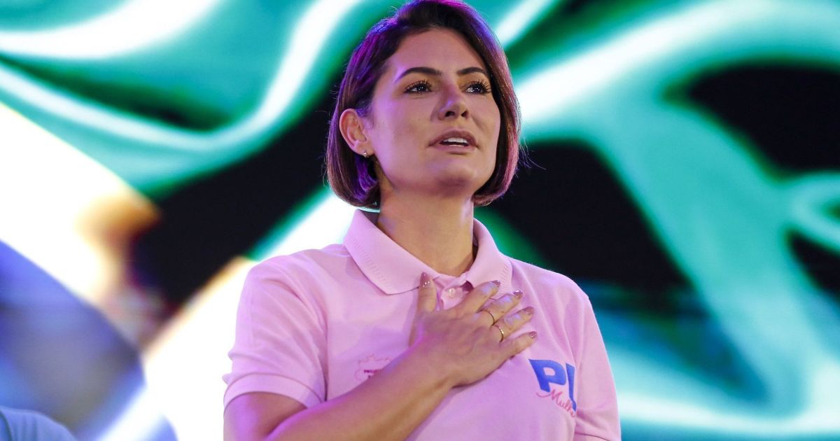 Após críticas, Michelle diz que política para surdos é do governo Bolsonaro Após críticas, Michelle diz que política para surdos é do governo Bolsonaro