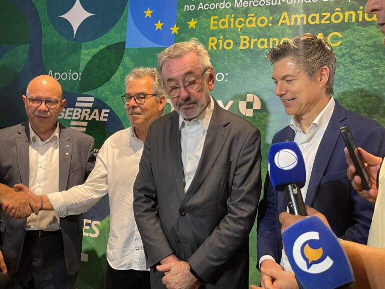 Ministro diz que Acre bate recorde de exportações e vive "momento histórico" Ministro diz que Acre bate recorde de exportações e vive "momento histórico"