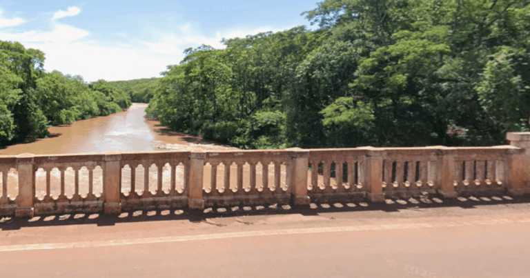 Mulher é jogada de ponte após ser tirada à força de boate no interior de MG