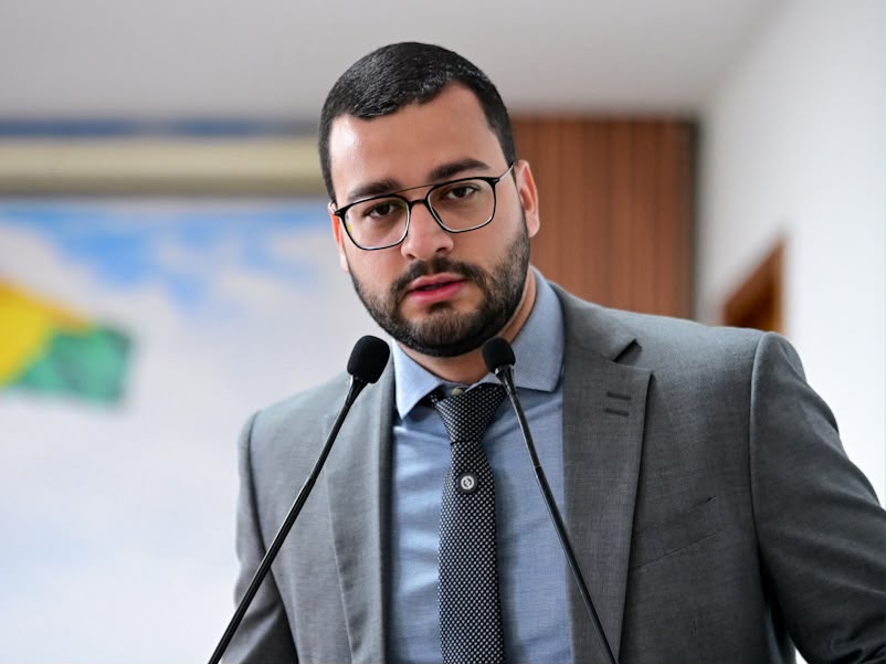Matheus Paiva cobra faixa elevada e reforça segurança no Calafate Matheus Paiva cobra faixa elevada e reforça segurança no Calafate