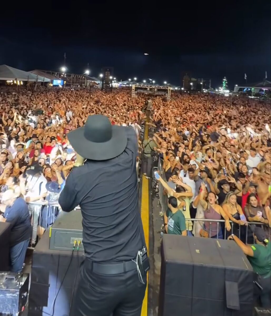 Natanzinho abre Expoacre Juruá e arrasta multidão: "Obrigado, Cruzeiro!"