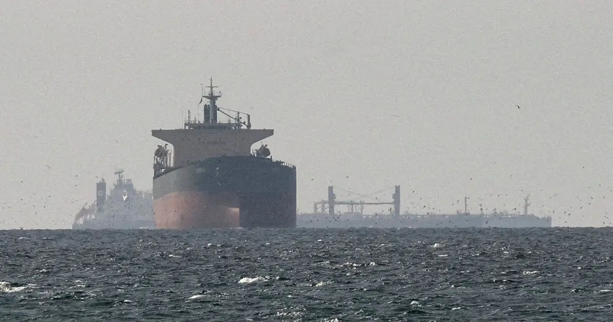 Petróleo dispara com tensão no Oriente Médio e anúncio de pedágio dos EUA