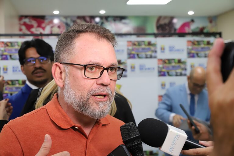 Prefeito Alysson Bestene participou da posse dos novos funcionários
