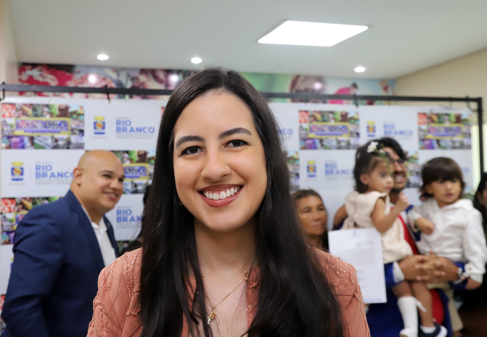 Alysson empossa dois novos procuradores municipais: "Compromisso" Yasmin é natural de Recife, Pernambuco