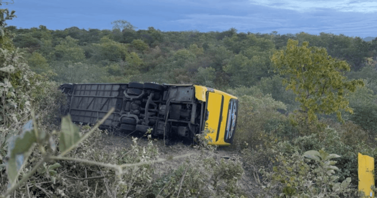 Acidente de ônibus com romeiros no CE deixa 2 mortos e mais de 20 feridos