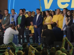 Flávio Bolsonaro lança candidatura à Presidência com vídeo do pai feito por IA