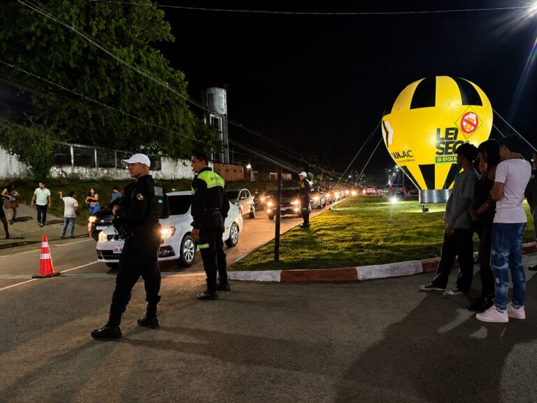Prefeitura e Detran garantem organização do trânsito na Expoacre Prefeitura e Detran garantem organização do trânsito na Expoacre