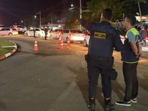 Prefeitura e Detran garantem organização do trânsito na Expoacre Prefeitura e Detran garantem organização do trânsito na Expoacre
