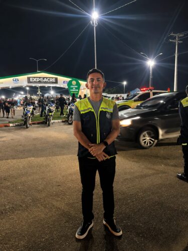 Prefeitura e Detran garantem organização do trânsito na Expoacre Prefeitura e Detran garantem organização do trânsito na Expoacre
