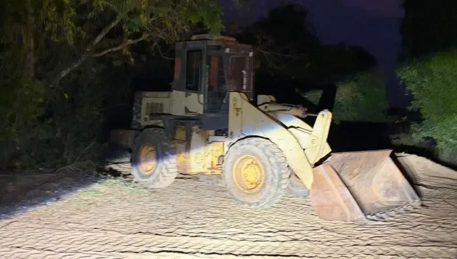 Polícia impede envio de pá carregadeira de R$ 200 mil para a Bolívia