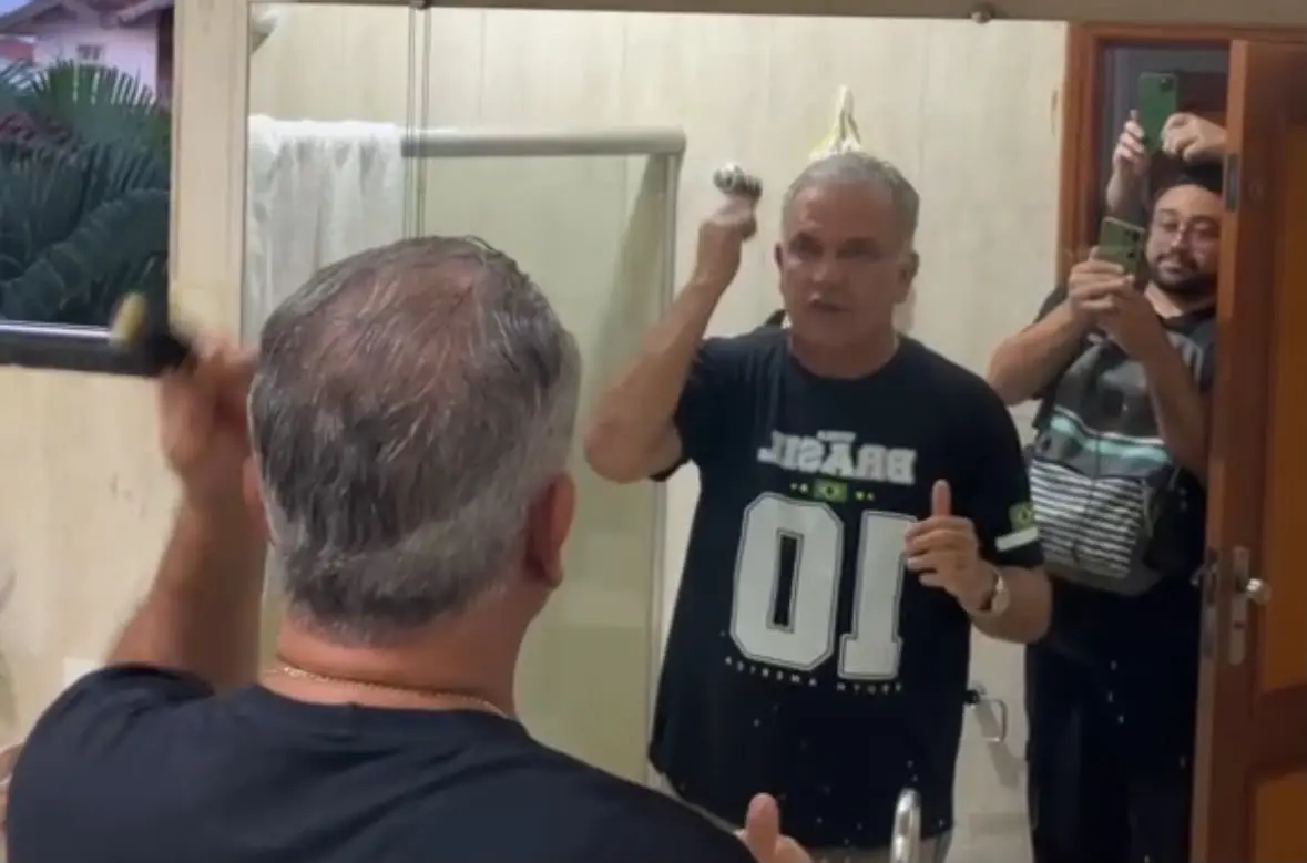 ContilNet invade quarto e flagra Petecão com camisa 10: “Alan vai ser governador”