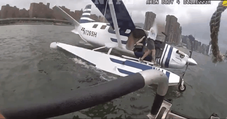 Avião de pequeno porte faz pouso forçado em rio de Nova York; Veja resgate