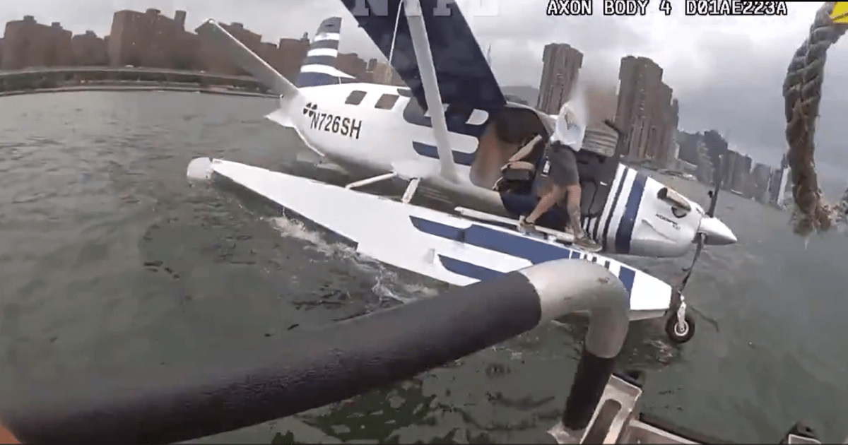 Avião de pequeno porte faz pouso forçado em rio de Nova York; Veja resgate Avião de pequeno porte faz pouso forçado em rio de Nova York; Veja resgate