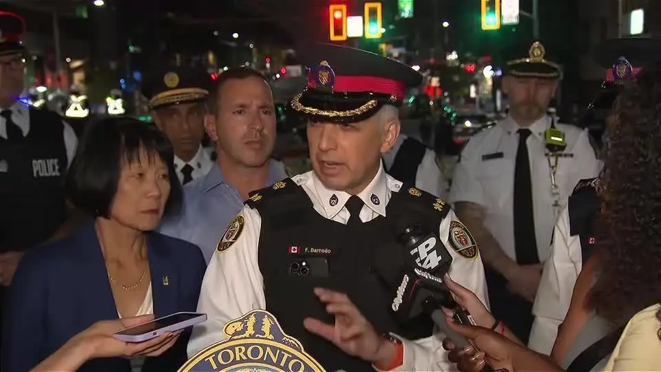 Troca de tiros em rua de festival latino no Canadá deixa dois mortos Troca de tiros em rua de festival latino no Canadá deixa dois mortos