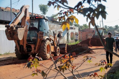 Prefeito acompanha avanço das obras no Recanto dos Buritis Prefeito acompanha avanço das obras no Recanto dos Buritis