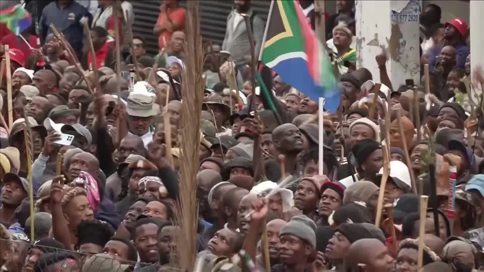 África do Sul: milícias ameaçam imigrantes e expõem falhas do governo África do Sul: milícias ameaçam imigrantes e expõem falhas do governo