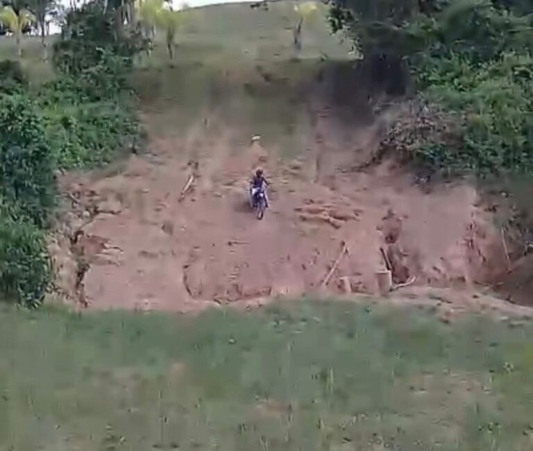 Morador cobra Prefeitura de Sena Madureira por reabertura de ramal Os moradores afirmam que a reabertura da estrada é essencial