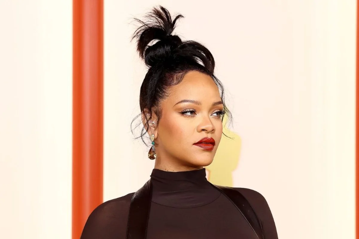 Rihanna canta de surpresa em show de Jay-Z: "Estou enferrujada" Rihanna canta de surpresa em show de Jay-Z: “Estou enferrujada”