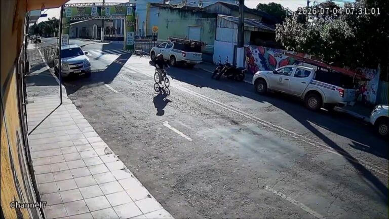 Câmeras flagram ação de homem durante invasão a residência no Acre