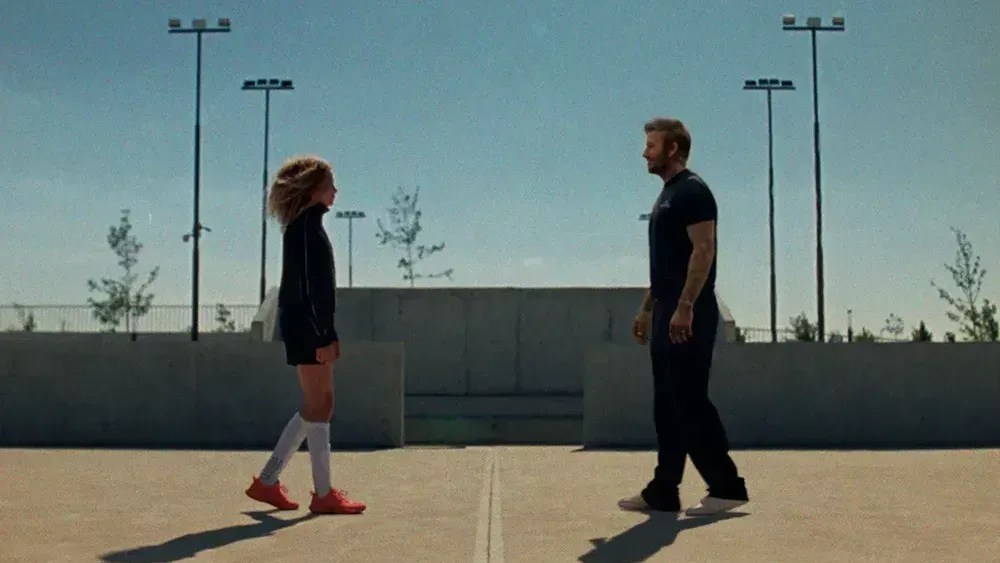 David Beckham e U2 se unem em curta-metragem beneficente exibido na Copa David Beckham e U2 se unem em curta-metragem beneficente exibido na Copa
