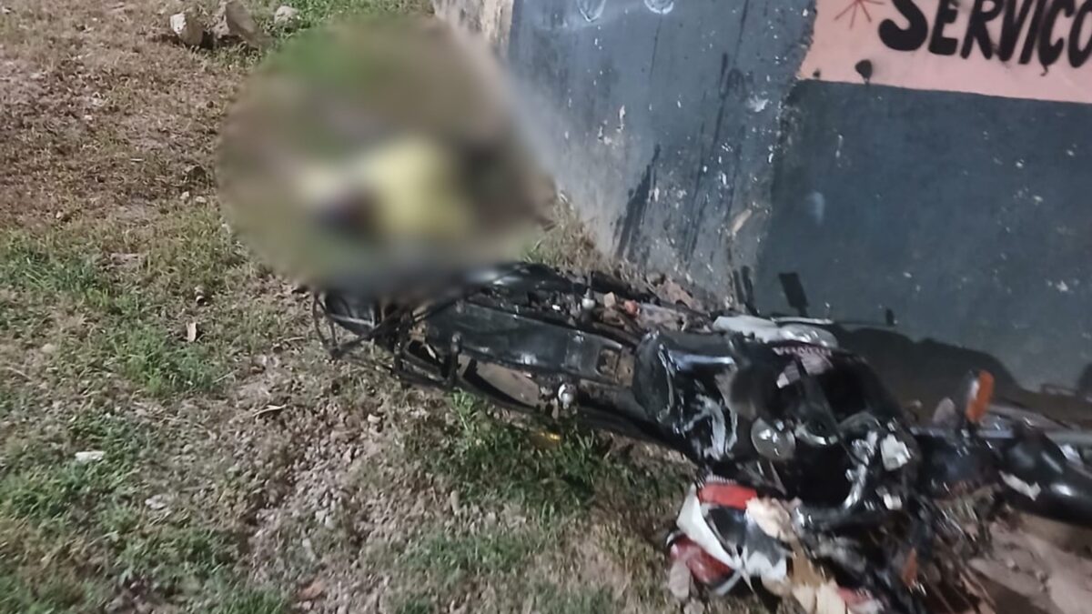 Jovem morre em colisão entre motocicleta e caminhonete no Acre