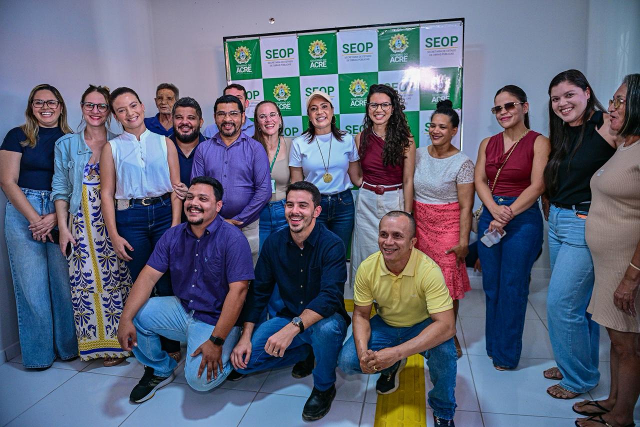 Mailza entrega revitalização inédita da sede da Seop em Cruzeiro do Sul Mailza entrega revitalização inédita da sede da Seop em Cruzeiro do Sul